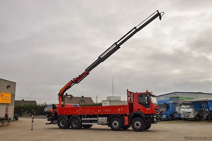 Camion-grue Iveco Trakker 360