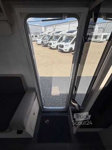 Halvintegrerad husbil CHAUSSON 720 Titanium Ultimate