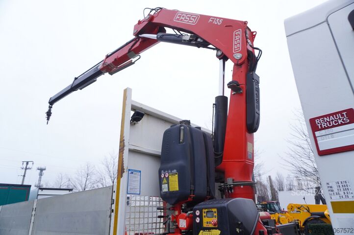 Vinçli platform Renault C280 DTI 8 / FASSI crane 5.6T / 560 mth