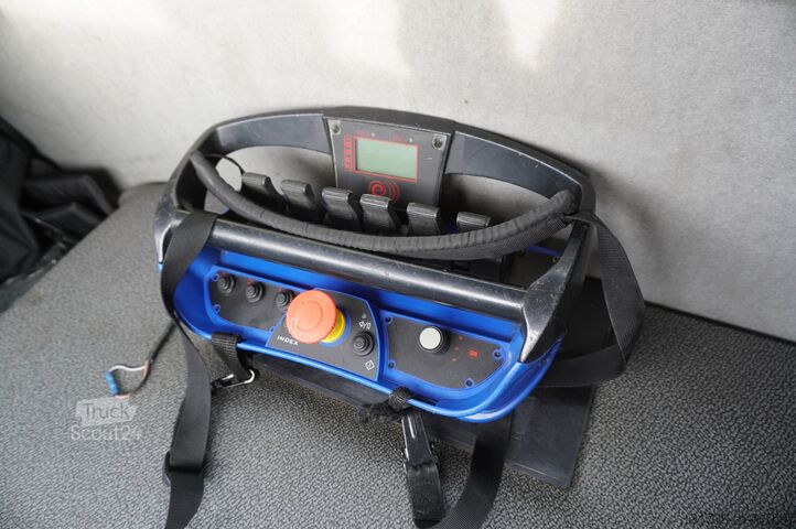 Vinçli platform Renault C280 DTI 8 / FASSI crane 5.6T / range 8m