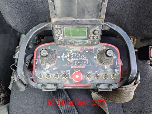 Rotējošs teleskopiskais rokturis Manitou MRT 2150+ Privilege Radio Remote Winch Forks!