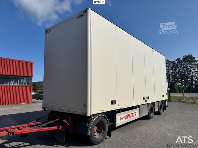 Matkalaukku Limetec Box trailer. Full side opening.
