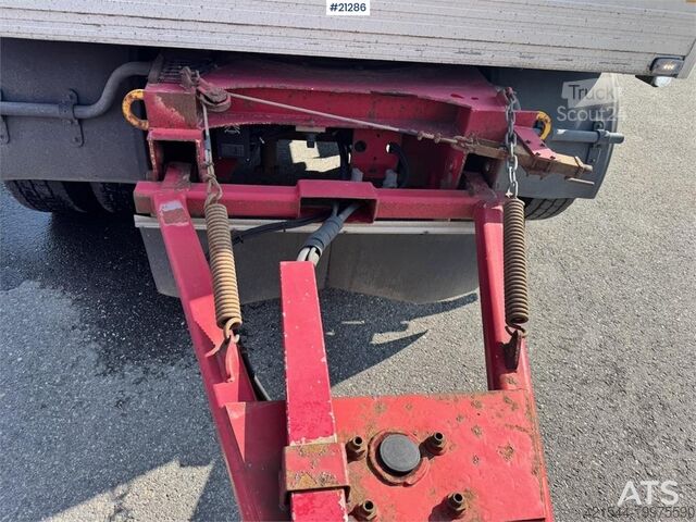 Matkalaukku Limetec Box trailer. Full side opening.