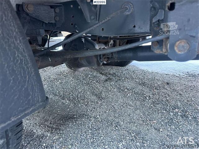 Bavul Iveco Daily box truck w/ lift and 2 sets of tires – Will