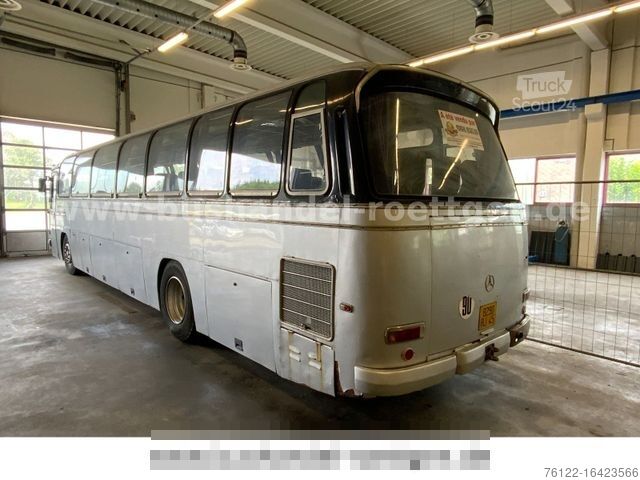 Bus MERCEDES-BENZ O 302/ Restourationsobjekt/ Oldtimer