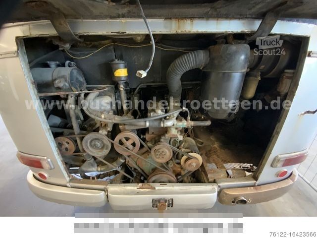 Bus MERCEDES-BENZ O 302/ Restourationsobjekt/ Oldtimer