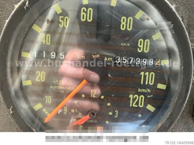 Bus MERCEDES-BENZ O 302/ Restourationsobjekt/ Oldtimer