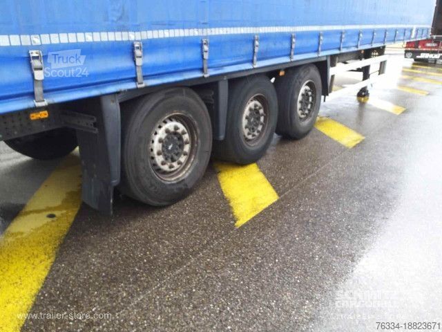 Auflieger mit Pritsche & Plane Schmitz Cargobull Semitrailer Curtainsider Standard