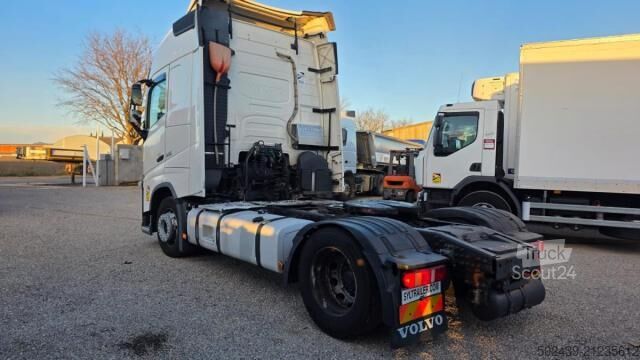 Standard tractor unit Volvo FH 500
