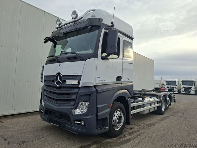 LKW-Fahrgestell MERCEDES-BENZ 2540 L Actros 6x2 Fahrschule 5-Sitzer Liftachse