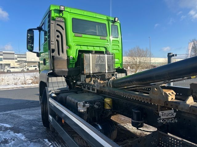 Camion benne à bras amovible MAN TGS 26.470 6x2 Abroller  HYVA Lift/Lenk