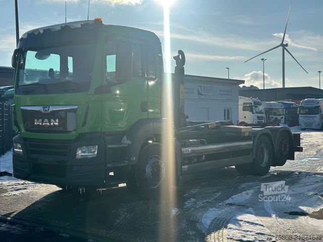 Camion benne à bras amovible MAN TGS 26.470 6x2 Abroller  HYVA Lift/Lenk