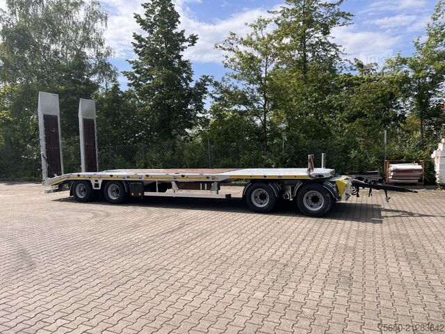 Naczepa niskopodwoziowa Möslein T4 VB H1 gerade  neuer 4 Achs Tieflader gerade hydraulischen Rampen