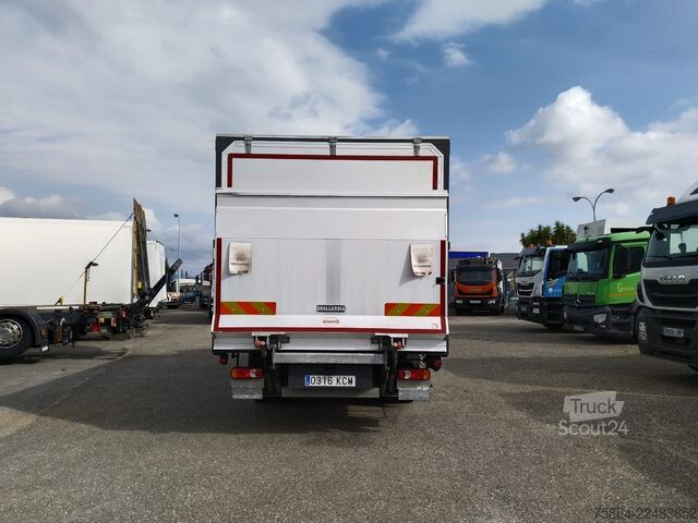 Ladbil med presenning Volvo FL 240