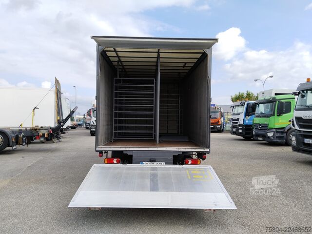 Ladbil med presenning Volvo FL 240