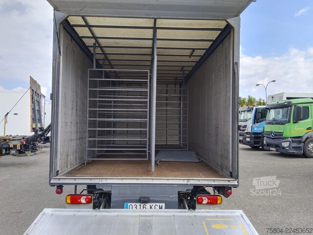 Ladbil med presenning Volvo FL 240