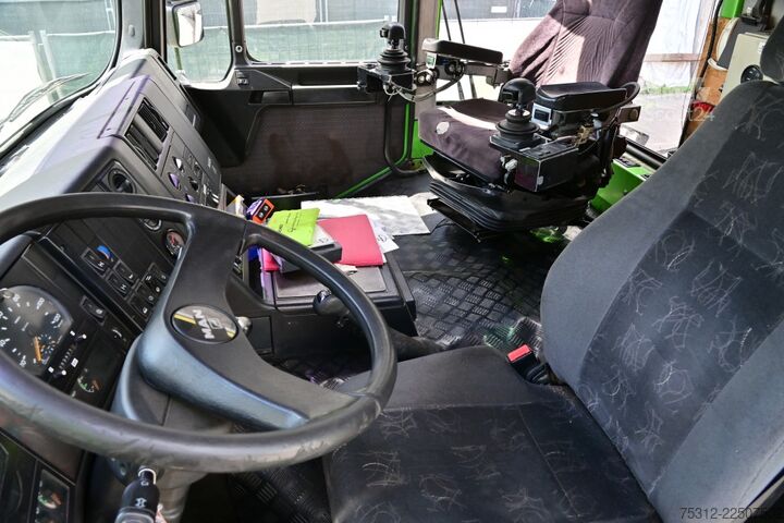 Faházszállító teherautó MAN 41.464  Häcksler + Kran 8x8 Allrad E3