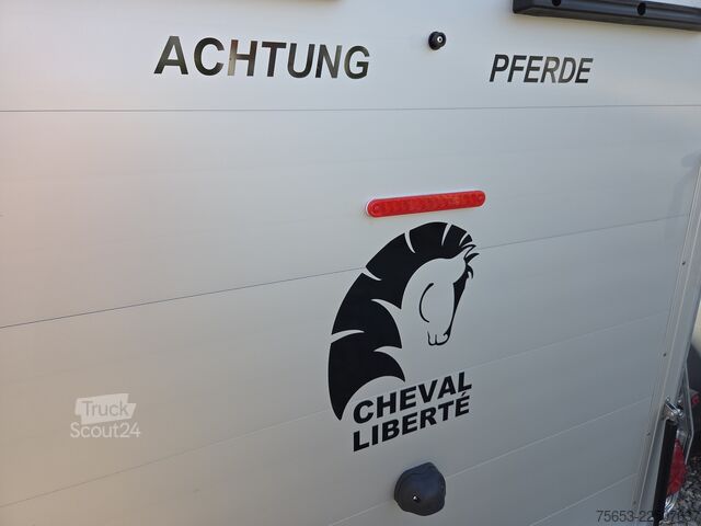 Szekér Cheval Liberté 2er Pferde Trailer Gold 3 premium blau Sattelkammer