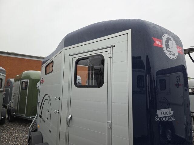 Ló-szállító utánfutó Cheval Liberté Touring Country 2,6t blue Sattelschrank