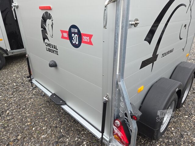 Ló-szállító utánfutó Cheval Liberté Touring Country 2,6t blue Sattelschrank