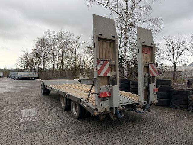 Poluprikolica za niskopodni prevoz  t3  3 Achs Tiefladeranhänger