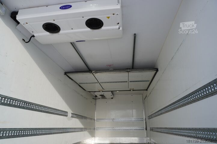 Koelwagen met twee temperatuurzones Renault D210 12T / Bitemperature / 80 tho. km/