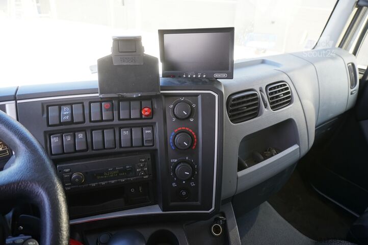 Koelwagen met twee temperatuurzones Renault D210 12T / Bitemperature / 80 tho. km/