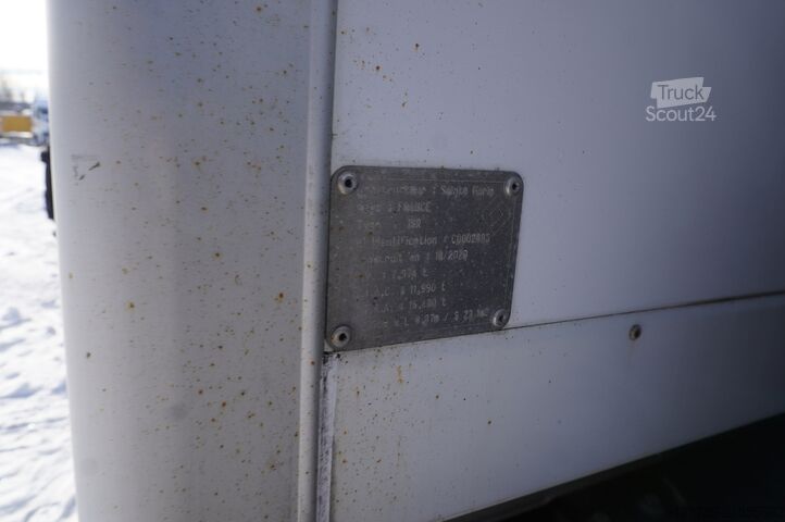 Koelwagen met twee temperatuurzones Renault D210 12T / Bitemperature / 80 tho. km/