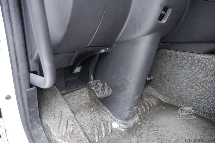 Koelwagen met twee temperatuurzones Renault D210 12T / Bitemperature Refrigerator