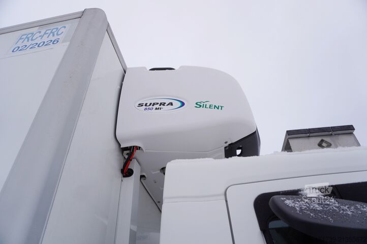 Koelwagen met twee temperatuurzones Renault D210 12T / Bitemperature Refrigerator