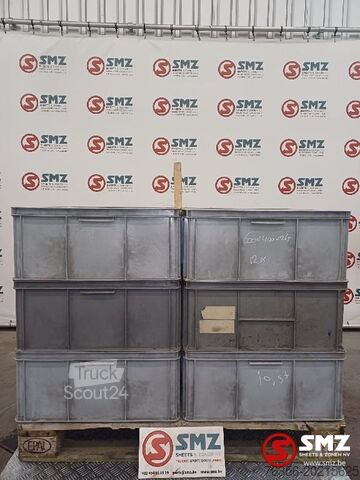 Gebr Los avec 12 conteneurs en plastique Diversen Occ lot van 12 plastieken bakken