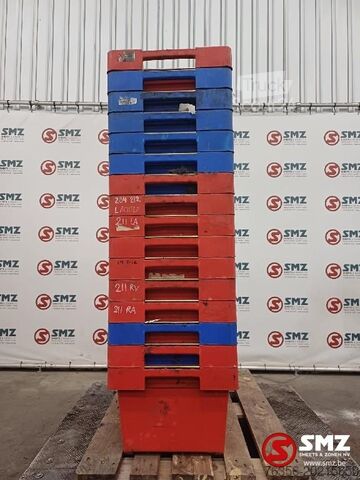 Conjunto usado Los com 16 recipientes de plástico Diversen Occ lot van 16 plastieken bakken