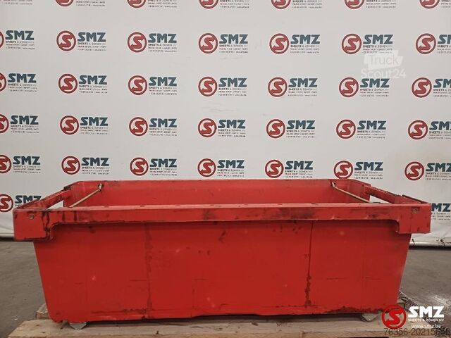 Použitá sada Los so 16 plastovými nádobami Diversen Occ lot van 16 plastieken bakken