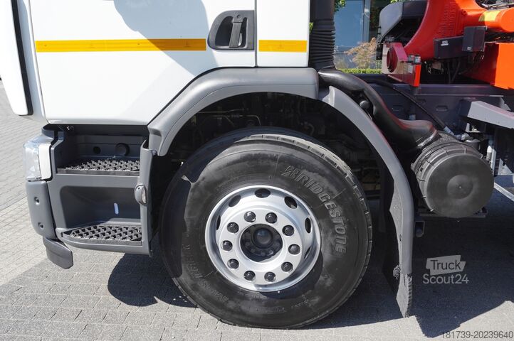 Ciężarówka z platformą i dźwigiem Renault C280 DTI 8 / FASSI crane 5.6T / range 8m
