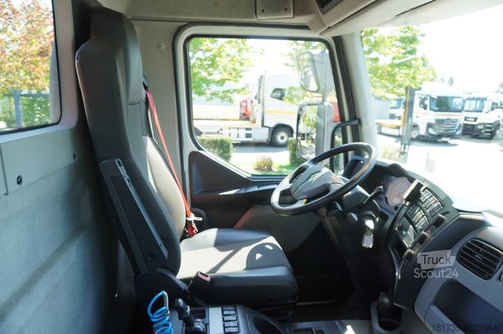 Ciężarówka z platformą i dźwigiem Renault C280 DTI 8 / FASSI crane 5.6T / range 8m