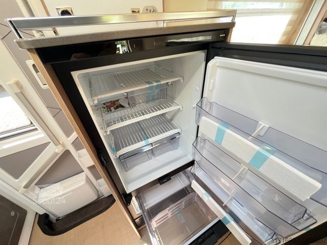 Półzintegrowany kamper BÜRSTNER Lyseo TD 644 G Winter-Paket, Automatik, 4400 kg