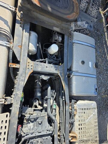 Vakio vetoauto IVECO 490 S-Way mit kleinem Unfallschaden, Retarder