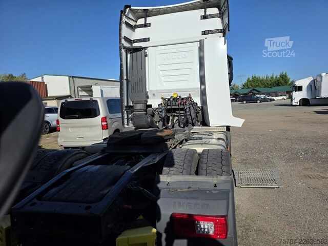 Vakio vetoauto IVECO 490 S-Way mit kleinem Unfallschaden, Retarder