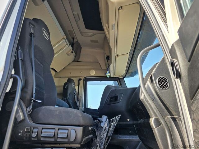 Vakio vetoauto IVECO 490 S-Way mit kleinem Unfallschaden, Retarder