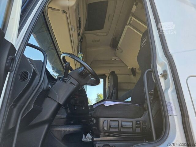 Vakio vetoauto IVECO 490 S-Way mit kleinem Unfallschaden, Retarder