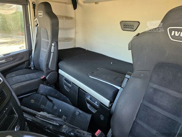 Vakio vetoauto IVECO 490 S-Way mit kleinem Unfallschaden, Retarder
