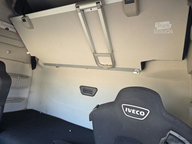 Vakio vetoauto IVECO 490 S-Way mit kleinem Unfallschaden, Retarder