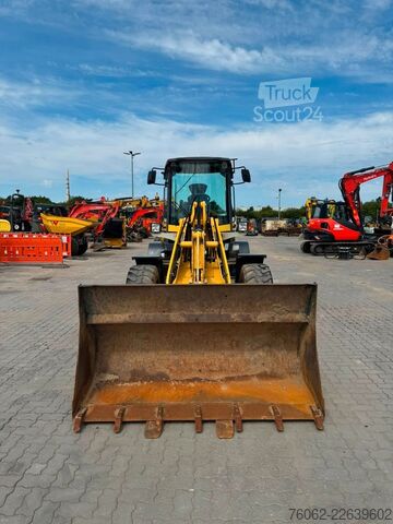 Погрузчик с колёсным шасси YANMAR V120