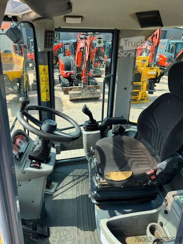 Погрузчик с колёсным шасси YANMAR V120