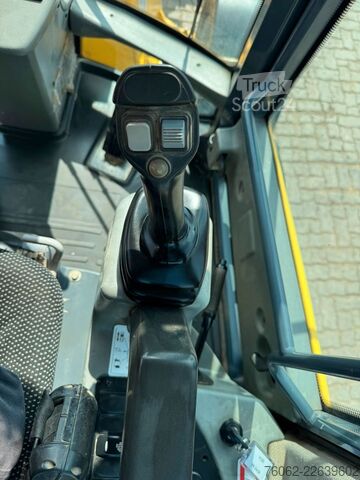 Погрузчик с колёсным шасси YANMAR V120