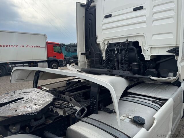 Standard SZM MAN TGX 18.510 beschädigt /damaged