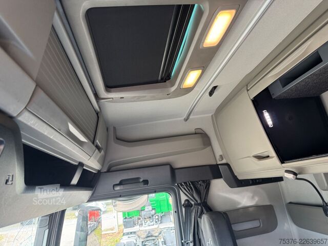 Standard SZM MAN TGX 18.510 beschädigt /damaged