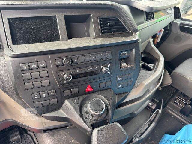 Standard SZM MAN TGX 18.510 beschädigt /damaged