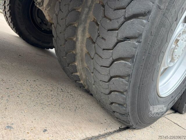 Камион с платформа RENAULT KERAX 460 * PRITSCHE * HMF KRAN 10,2N M *8 X 4*