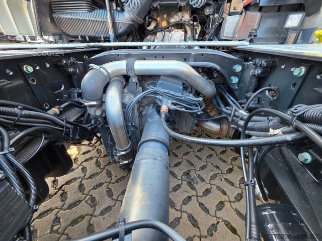 Volumen SZM MAN TGX 18.460 4X2 LLS-U / Retarder